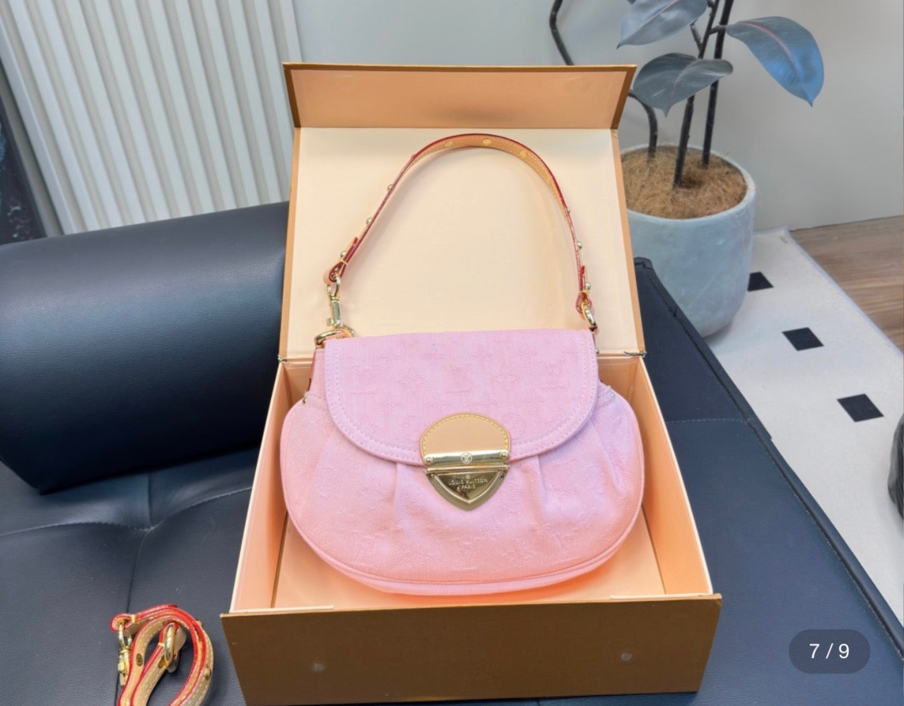 Elegant Pink Jacquard Shoulder Bag⁠